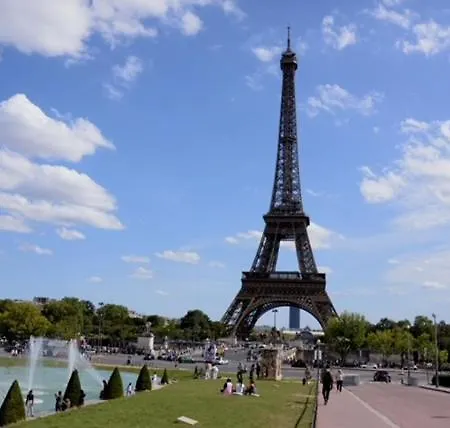 Eiffel Tower Oasis 30m From Eiffel Tower בית אירוח פריז
