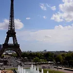 Quarto em Acomodações Particulares Eiffel Tower Oasis 30m From Eiffel Tower *