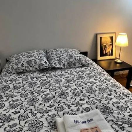 Quarto em Acomodações Particulares Eiffel Tower Oasis 30m From Eiffel Tower Paris