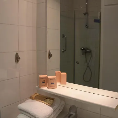 Eiffel Tower Oasis 30m From Eiffel Tower Homestay Paris