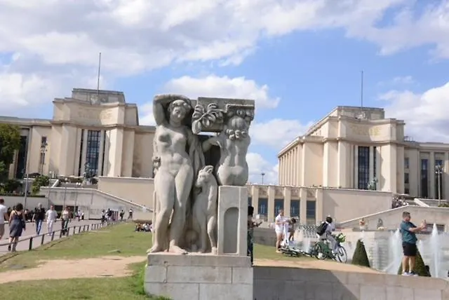 Quarto em Acomodações Particulares Eiffel Tower Oasis 30m From Eiffel Tower