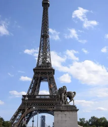 Eiffel Tower Oasis 30m From Eiffel Tower Paryż