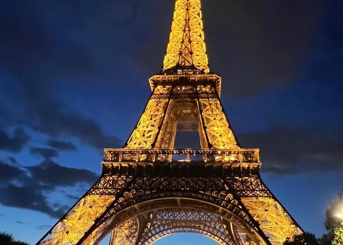 Eiffel Tower Oasis 30m From Eiffel Tower Quarto em Acomodações Particulares Paris