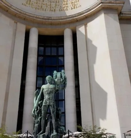 Eiffel Tower Oasis 30m From Eiffel Tower منزل للإقامة